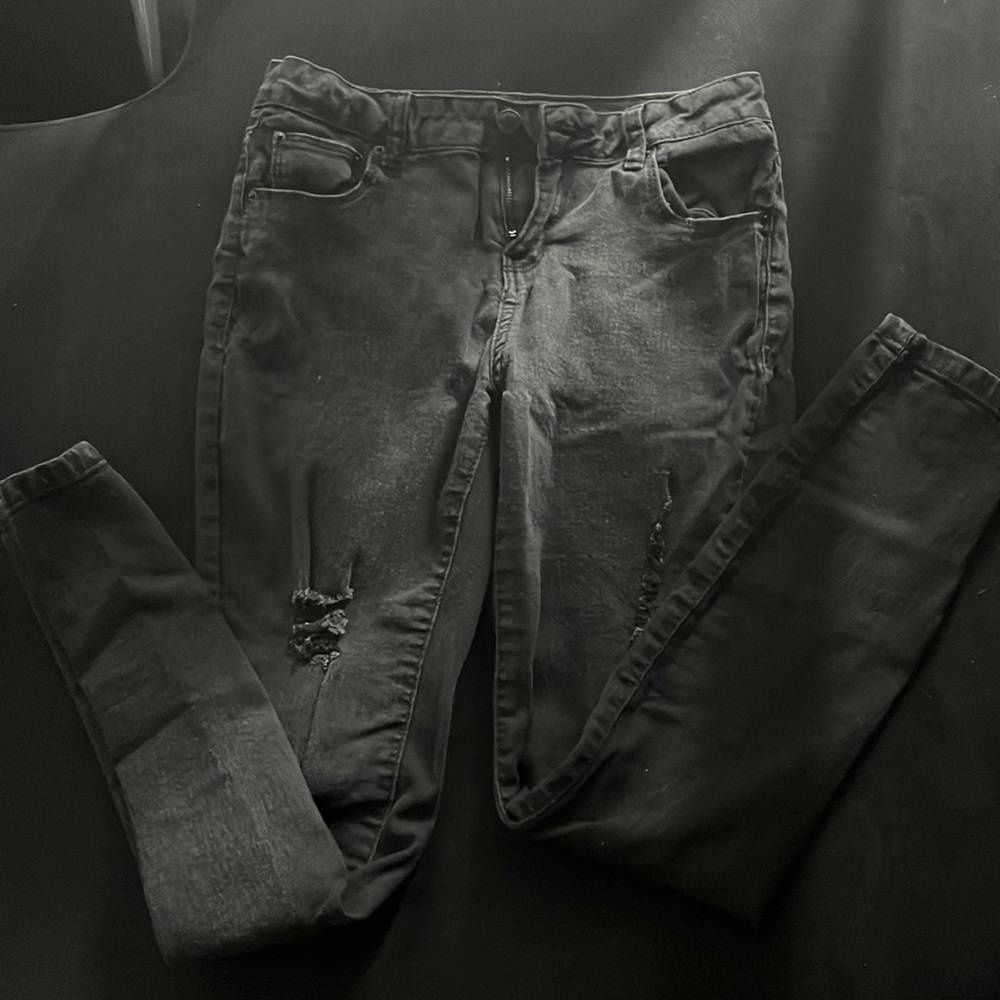 SLIGHLTY RIPPED SKINNY JEANS